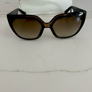 Dior sunnies - Gently used